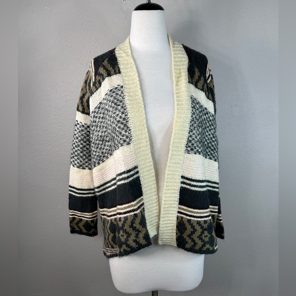 Quinn soft fuzzy open cardigan size‎ medium